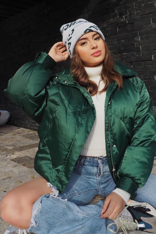 KALANI HILLIKER - Instagram Photos 12/26/2019