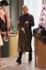 KATE HUDSON Out Shopping in Aspen 12/23/2019