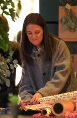 KATIE HOLMES Wrapping Gifts in New York 12/14/2019