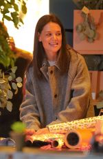 KATIE HOLMES Wrapping Gifts in New York 12/14/2019