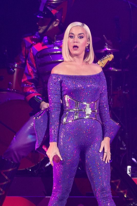 KATY PERRY at B96 Jingle Bash at Allstate Arena in Chicago 12/07/2019