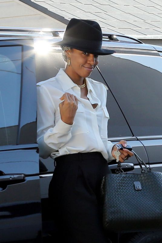 KELLY ROWLAND Out in Los Angeles 12/09/2019