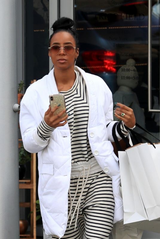 KELLY ROWLAND Out Shopping in Beverly Hills 12/21/2019