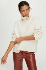 KELSEY MERRITT for Aritzia, December 2019