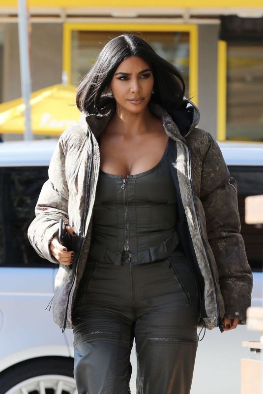 KIM KARDASHIAN Arrives at Grandville Restaurant in Studio City 12/02/2019