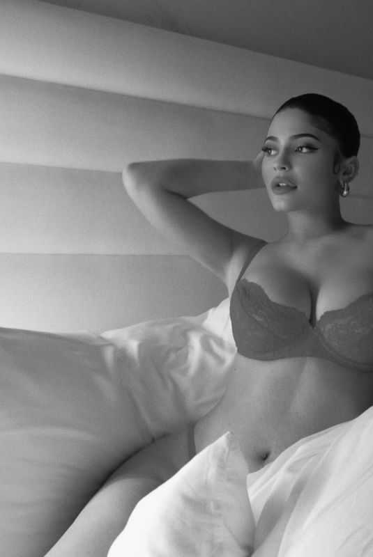 KYLIE JENNER - Instagram Photos 12/29/2019