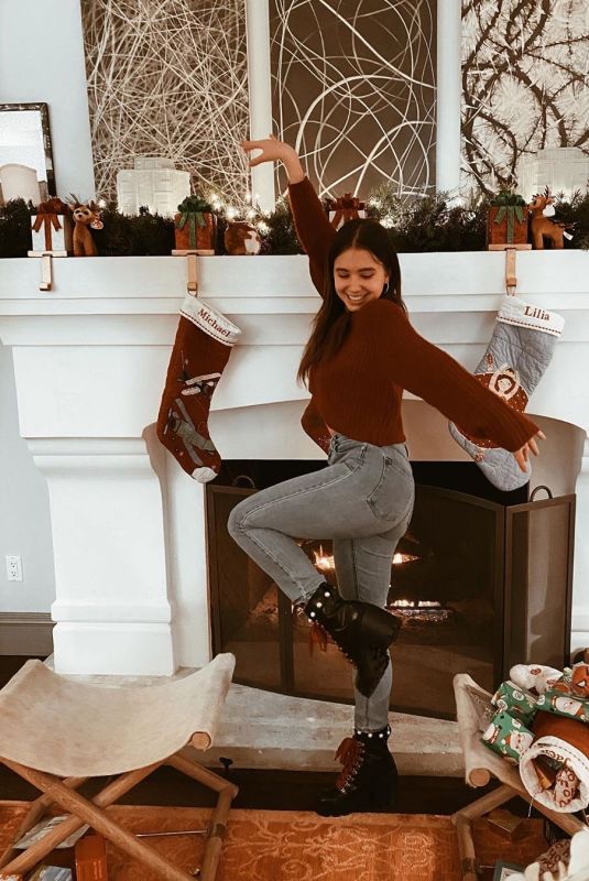 LILIA BUCKINGHAM - Instagram Photos 12/25/2019