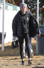 LISA RINNA Shopping for Christmas Tree in Los Angeles 12/16/2019