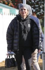 LISA RINNA Shopping for Christmas Tree in Los Angeles 12/16/2019