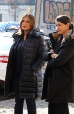 MARISKA HARGITAY and JAMIE GRAY HYDER on the Set of Law and Erder: Special Victims Unit in New York 12/20/2019