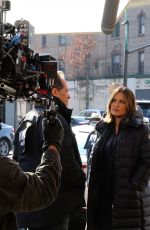 MARISKA HARGITAY and JAMIE GRAY HYDER on the Set of Law and Erder: Special Victims Unit in New York 12/20/2019