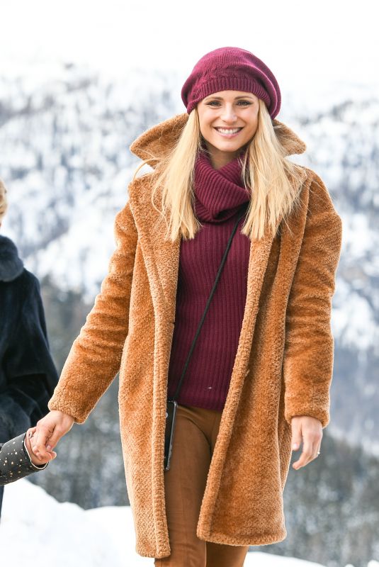 MICHELLE HUNZIKER Arrives in San Cassiano 12/27/2019