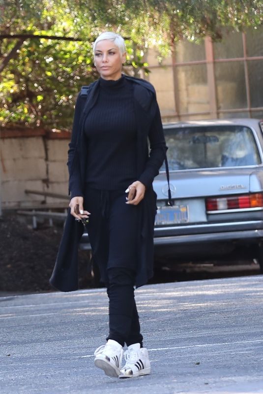 NICOLE MURPHY Out for Lunch at Lucy