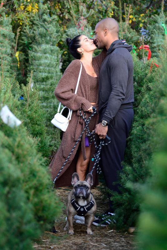 NICOLE WILLIAMS and Larry English Out Shopping in Los Angeles 12/16/2019