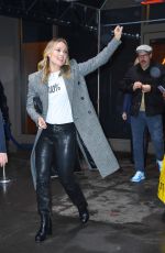 OLIVIA WILDE Leaves Z100