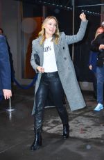 OLIVIA WILDE Leaves Z100