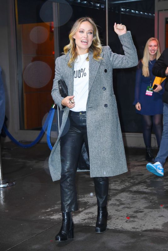OLIVIA WILDE Leaves Z100