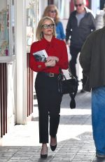 REESE WHITERSPOON at a Local Bookstore in Brentwood 12/05/2019