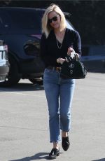 REESE WITHERSPOON Out and About n Brentwood 12/26/2019