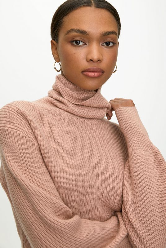 SAMANTHA ARCHIBALD for Aritzia, December 2019