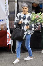 SELMA BLAIR Shoppin at Farmers Market in Studio City 12/08/2019