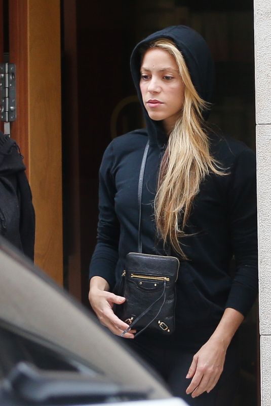 SHAKIRA Leaves a Beauty Salon in Barcelona 12/12/2019