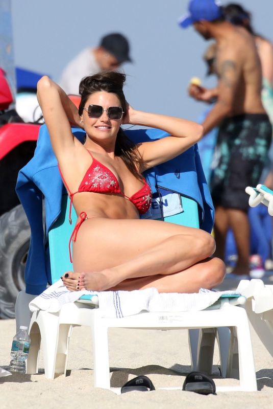 SOFIA JIMENEZ in Bikini on the Beach in Miami 12/05/2019