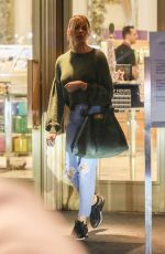 SOFIA VERGARA Shopping at Saks Fifth Avenue in Beverly Hills 12/16/2019