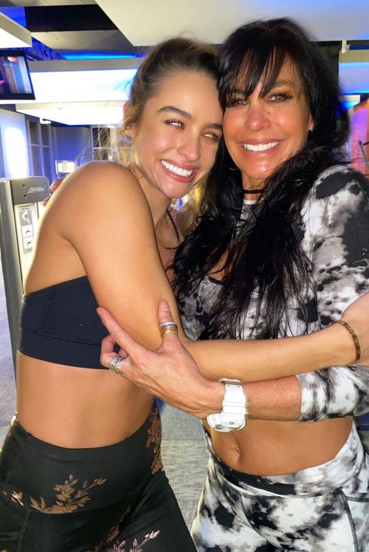 SOMMER and SHANNOIN RAY at a Gym - Instagram Photos and Video 12/26/2019