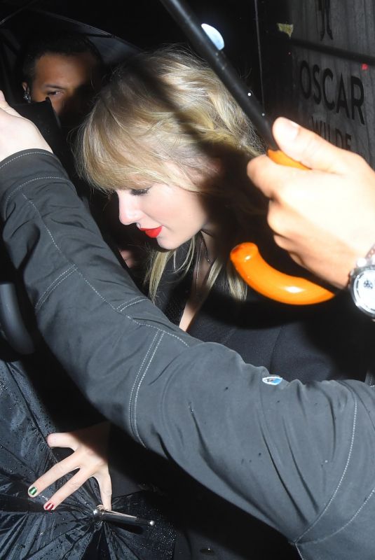 TAYLOR SWIFT Leaves Z100