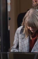 TAYLOR SWIFT Out in London 12/04/2019