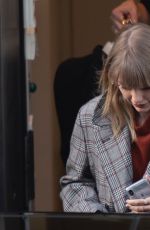 TAYLOR SWIFT Out in London 12/04/2019