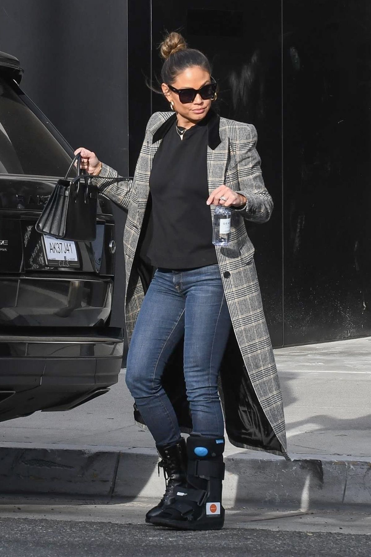 VANESSA LACHEY Shopping at Rodeo Drive in Beverly Hills 12/17/2019 ...
