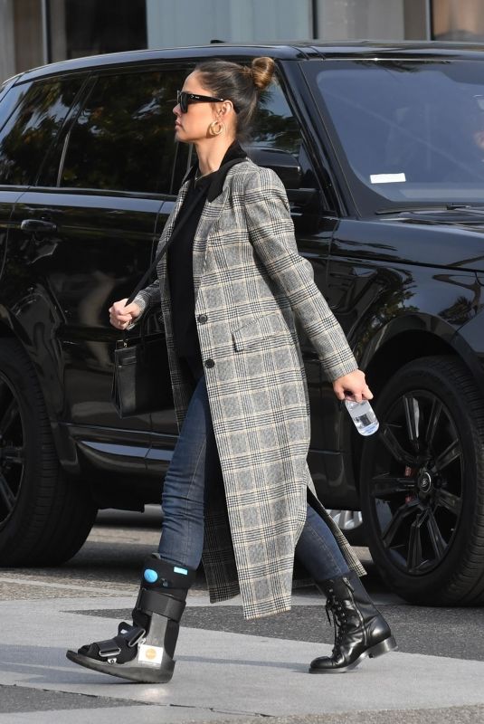 VANESSA LACHEY Shopping at Rodeo Drive in Beverly Hills 12/17/2019
