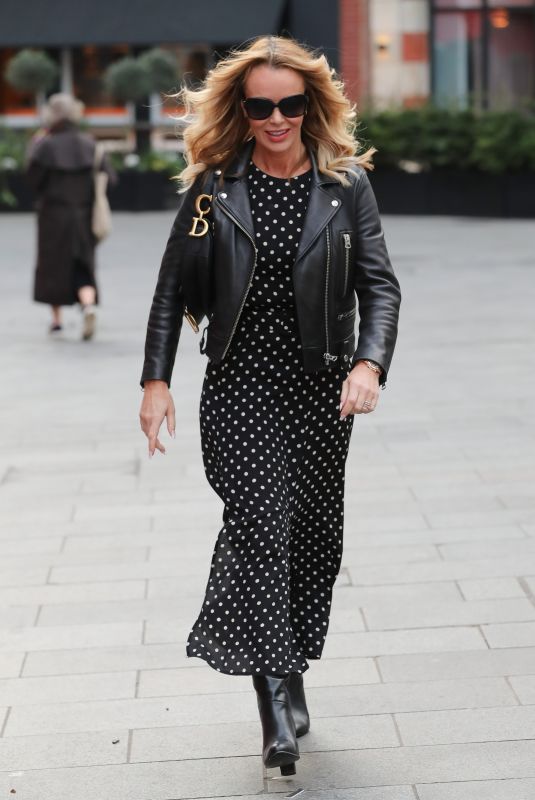 AMANDA HOLDE Leaves Heart Radio in London 01/16/2020