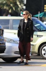 AMM ROBERTS Out Shopping in Los Angeles 01/11/2020