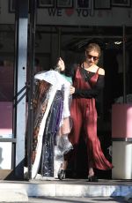 AMM ROBERTS Out Shopping in Los Angeles 01/11/2020