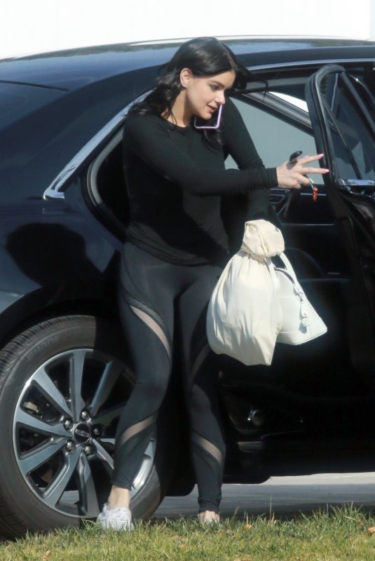 ARIEL WINTER Arrives at Her Home in Los Angeles 01/08/2020