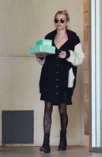 EMMA ROBERTS Pick up Cup Cakes in Los Angeles 01/05/2020