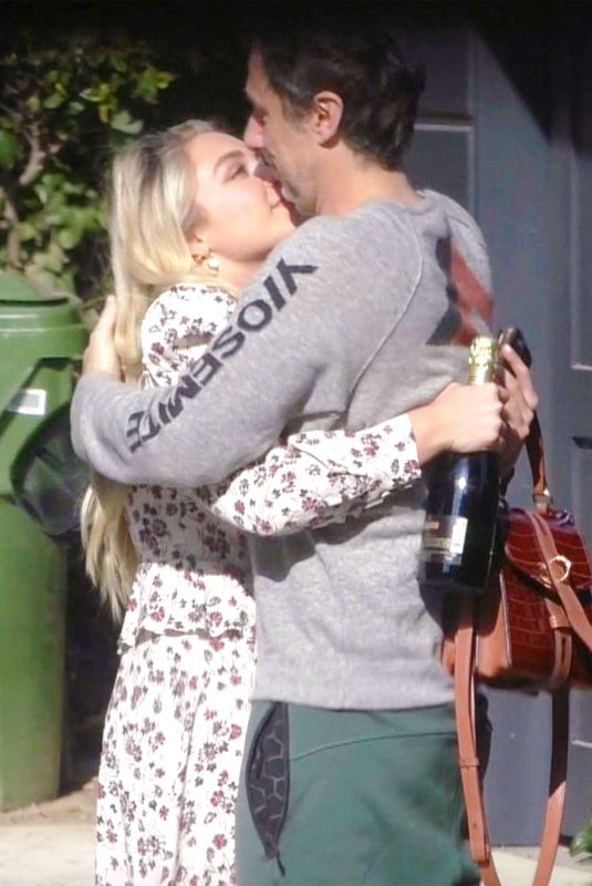 FLORENCE PUGH and Zach Braff Out Kissing in London 01/13/2020