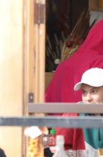 HAILEY and Justin BIEBER Out for Breakfast in Beverly Hills 01/11/2020