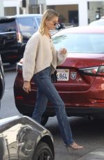 HAILEY and Justin BIEBER Out for Breakfast in Beverly Hills 01/11/2020