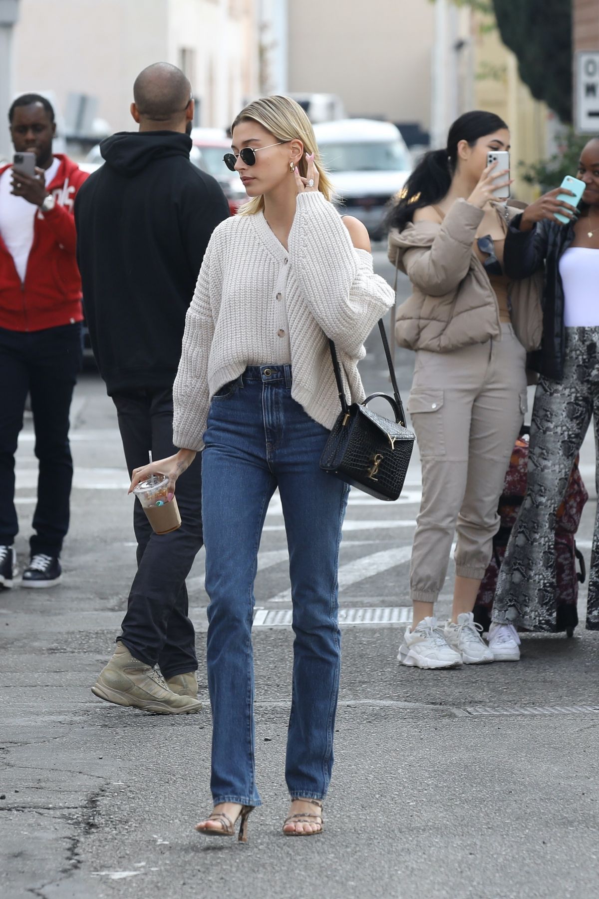 HAILEY and Justin BIEBER Out for Breakfast in Beverly Hills 01/11/2020 ...