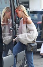 HAILEY and Justin BIEBER Out for Breakfast in Beverly Hills 01/11/2020