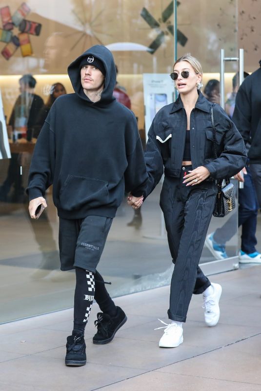 HAILEY and Justin BIEBER Shopping at The Grove in Los Angeles 01/11/2020