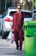 HALLE BERRY OUt for Lunch to-go in Los Angeles 01/17/2020