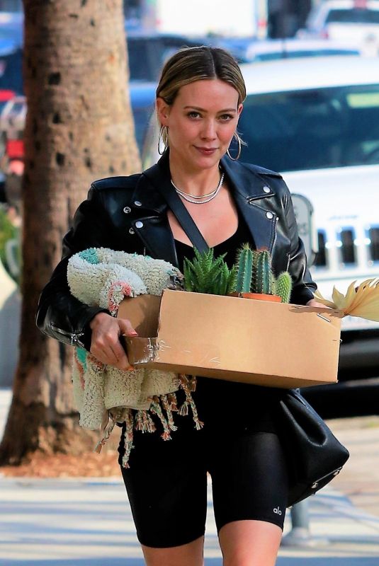 HILARY DUFF Shoping for Flowers and Succulents in Studio City 01/14/2020