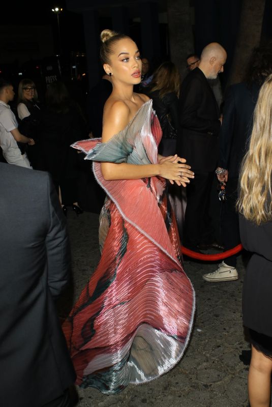 JASMINE SANDERS at Hollywood Palladium in Los Angeles 01/04/2020