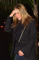 JENNIFER ANISTON at San Vicente Bungalow in West Hollywood 01/10/2020