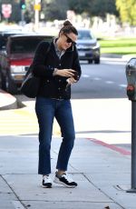 JENNIFER GARNER Heading to a Spa in Los Angeles 01/04/2020